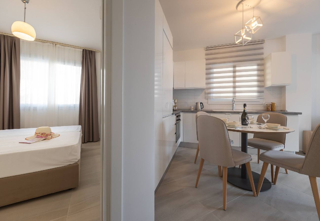 Apartment in Vokolida - Deluxe Two Bedroom Smart Apartment 