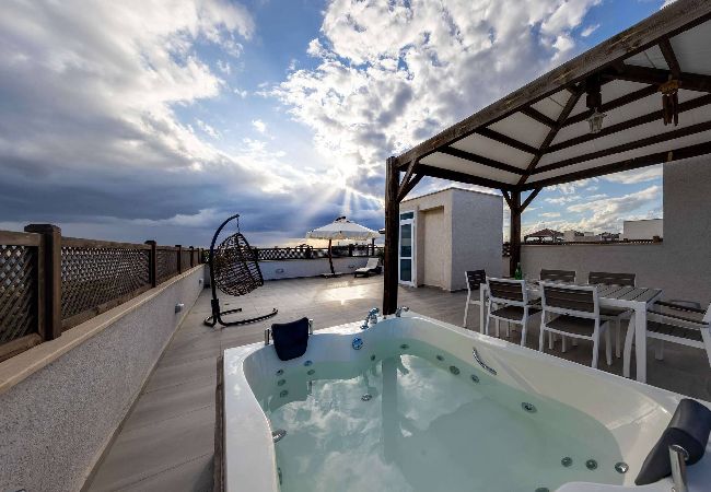 Apartment in Vokolida - Ambassador 3 bedroom Penthouse With Spa Tub 